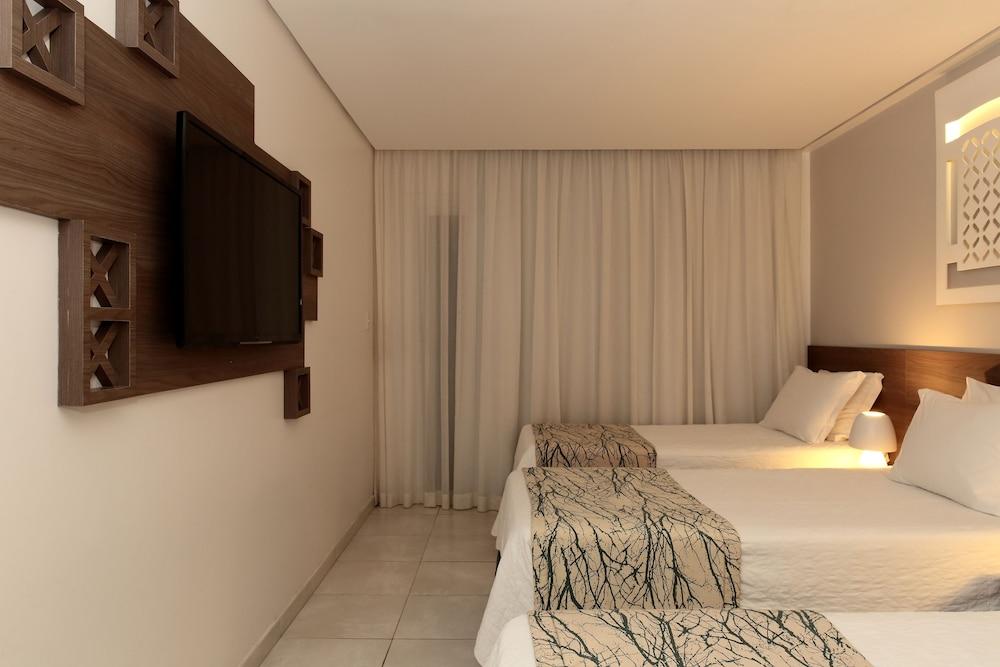 Ponta Do Frances Hotel 4*
